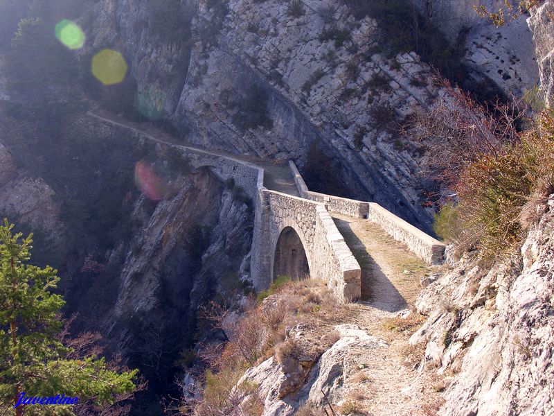 Pont sarde de Sigale sur le Riolan